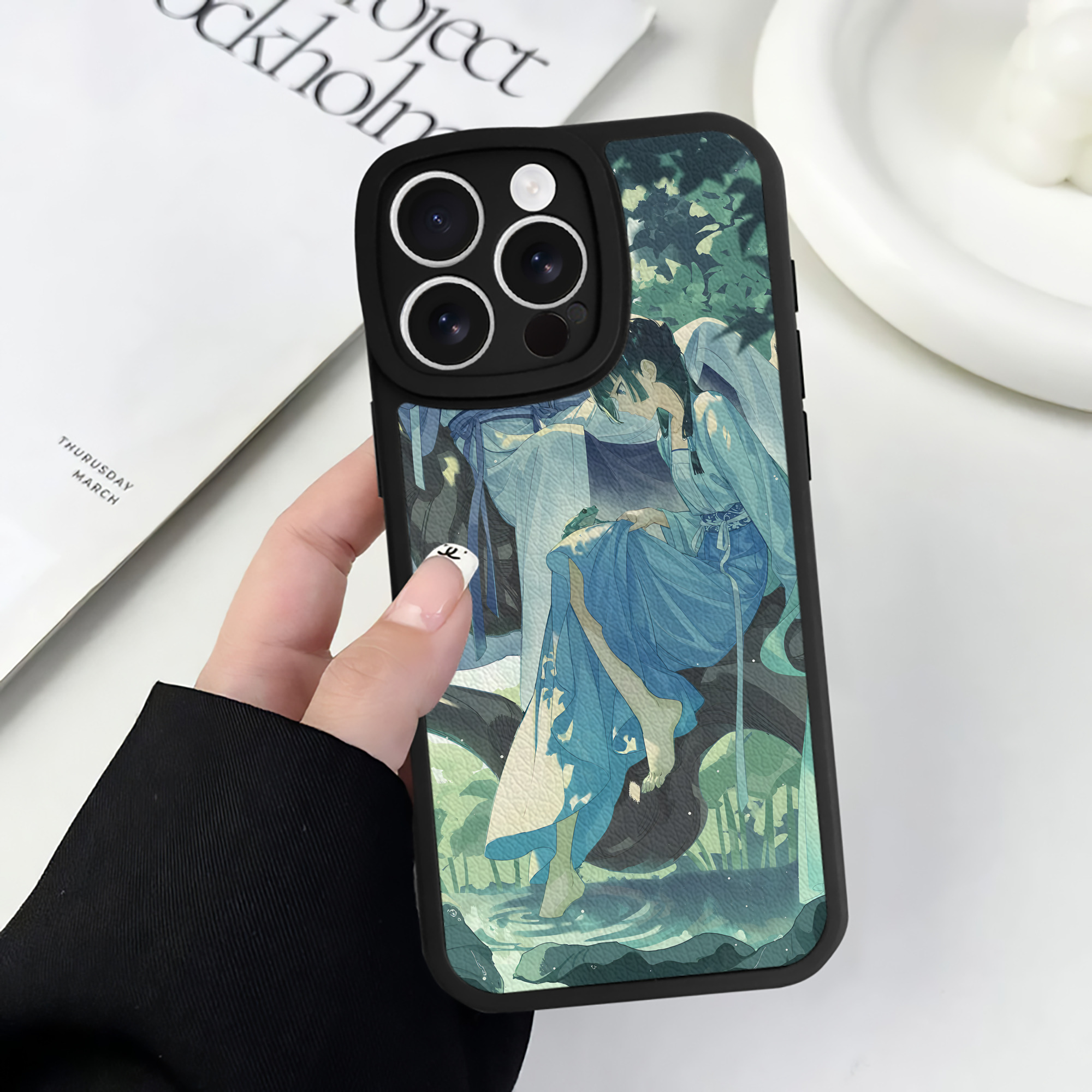 （画像用） 薬屋のひとりごと The Apothecary Diaries 【iPhone 16シリーズ対応】シリコンスマホケース（レザー調） 材質：シリコン